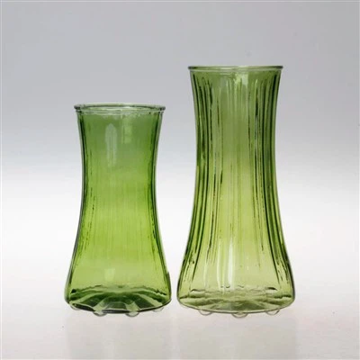 Caurspīdīga zaļa vāze