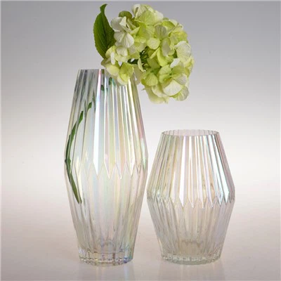 Mašīnā izgatavotas vertikālās stikla vāzes