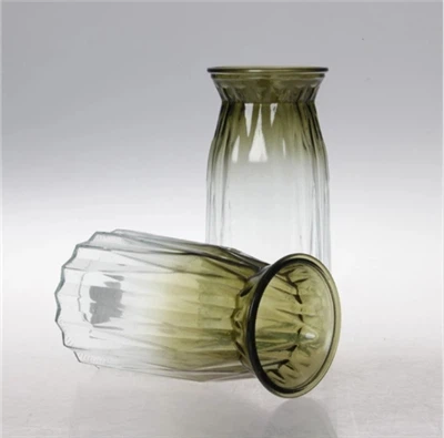Pārstrādāta zaļā stikla vāze