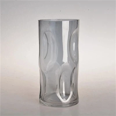 Ar rokām darināta stikla vāze mājas dekorēšanai